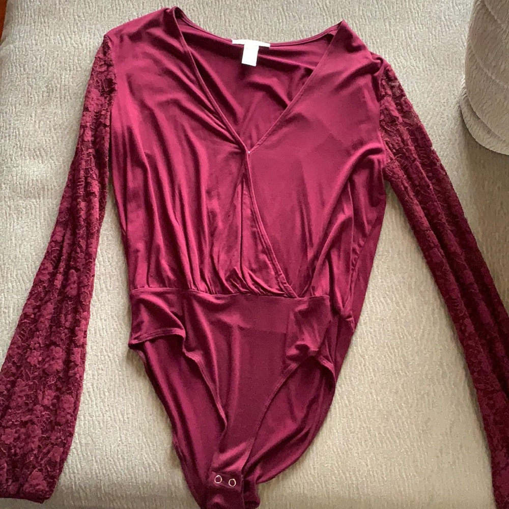 Worn 1 time. Long sleeve body suit